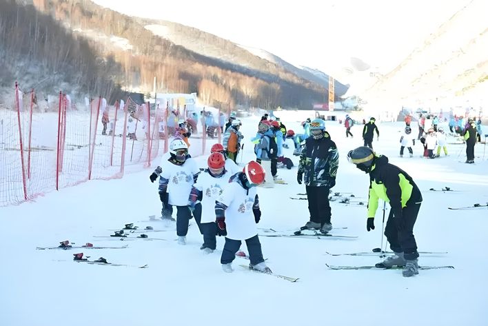 长城岭滑雪场冬令营价格