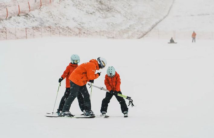 查看阿那亚拾雪川滑雪场冬令营价格